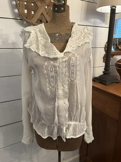 EDWARDIAN EMBROIDERED WHITE MUSLIN BLOUSE W LACE TRIMMED COLLAR