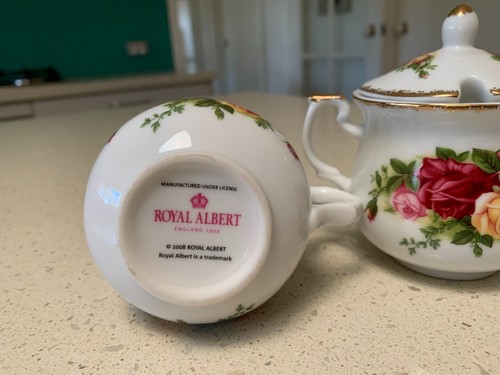 Royal Albert ‘Old Country Roses’ Lidded Sugar Bowl & Milk Jug, New/Never Used - Picture 3 of 5