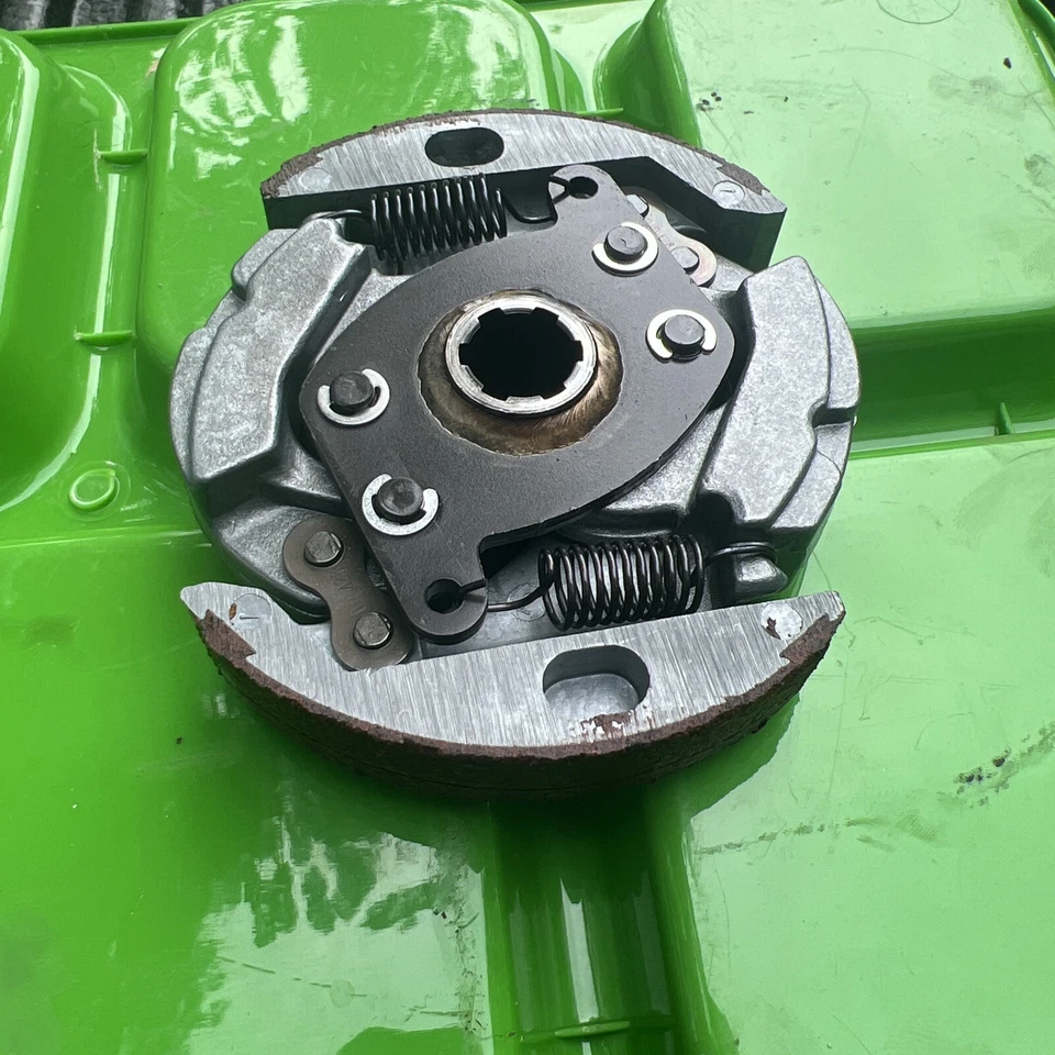 1980 Yamaha LC50 LC 50 Champ carcaça de suporte de embreagem centrífuga  - Imagem 2 de 4