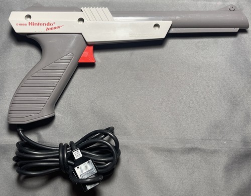 OEM Original Nintendo NES Zapper Duck Hunt Gun NES-005 Light Gun 1985 Grey VGC - Picture 2 of 4