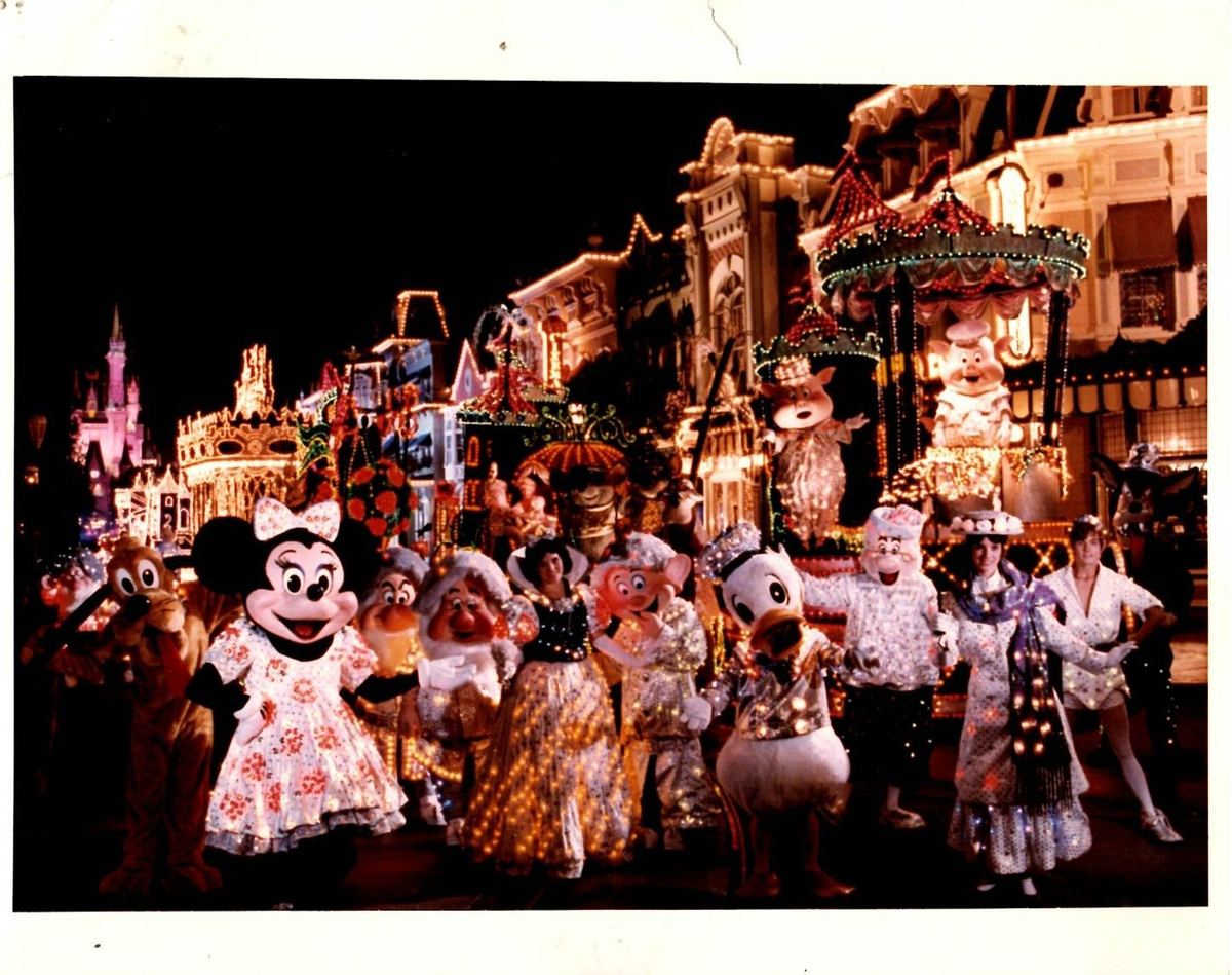 1991 WALT DISNEY WORLD 20TH ANNIVERSARY - PROMOTIONAL PHOTO - 8 X