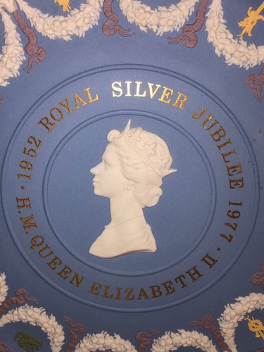 Plato de 5 colores Wedgwood Jasperware Silver Jubilee - tricolor - 1977 - reina Isabel 2 - Imagen 2 de 9