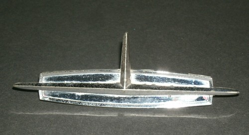 Vintage 1963 Oldsmobile Ninety Eight Fender Emblem (4.5") Univex Part # 2587140 - Picture 2 of 8