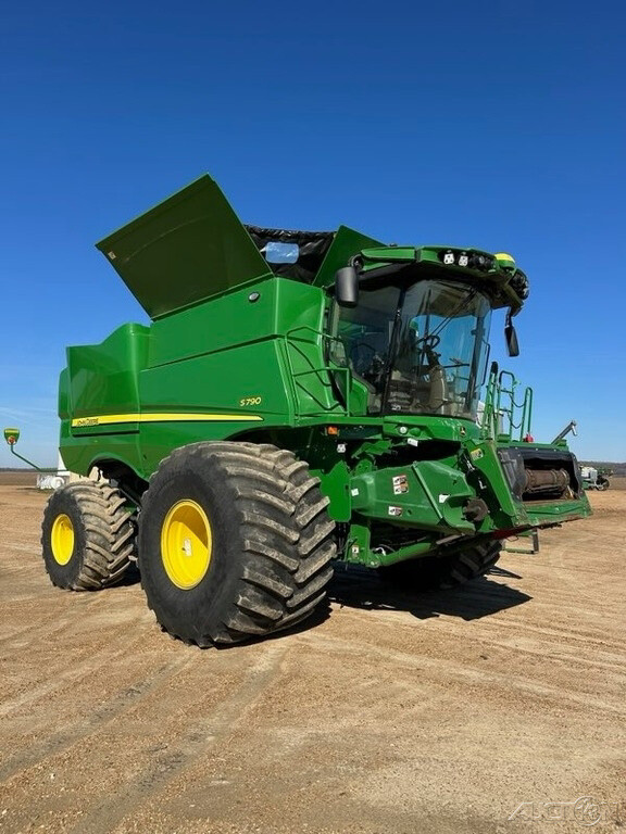 2023 John Deere S790 Combine 765 Hours 545 Separator Hours Stock#342604
