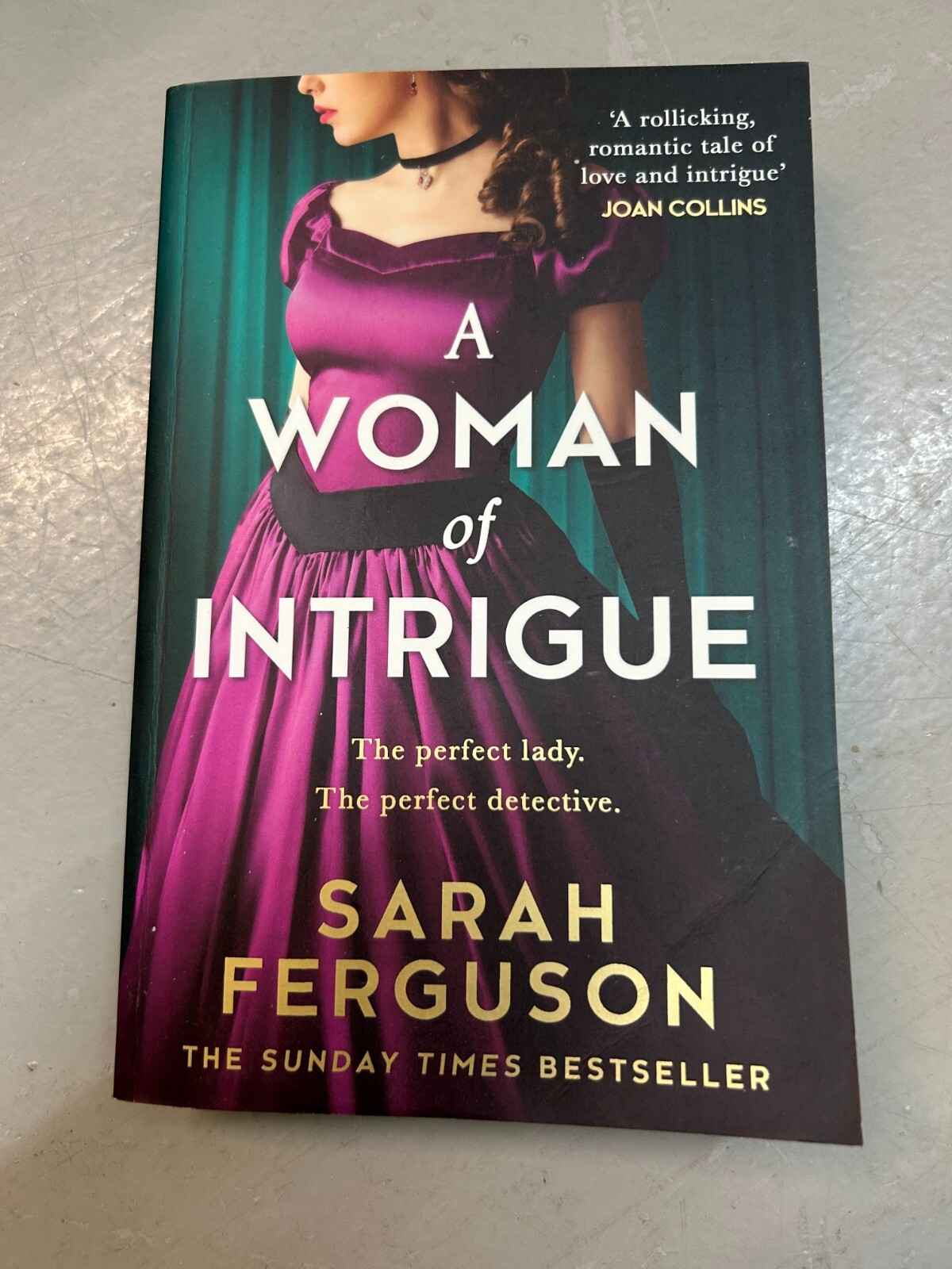 A Woman of Intrigue by Sarah Ferguson Duchess of York NEW (Free P+P) SIGNED