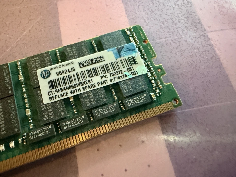 32GB Samsung M386A4G40DM0-CPB0Q PC4-2133P ECC Server Memory - Image 3 of 4