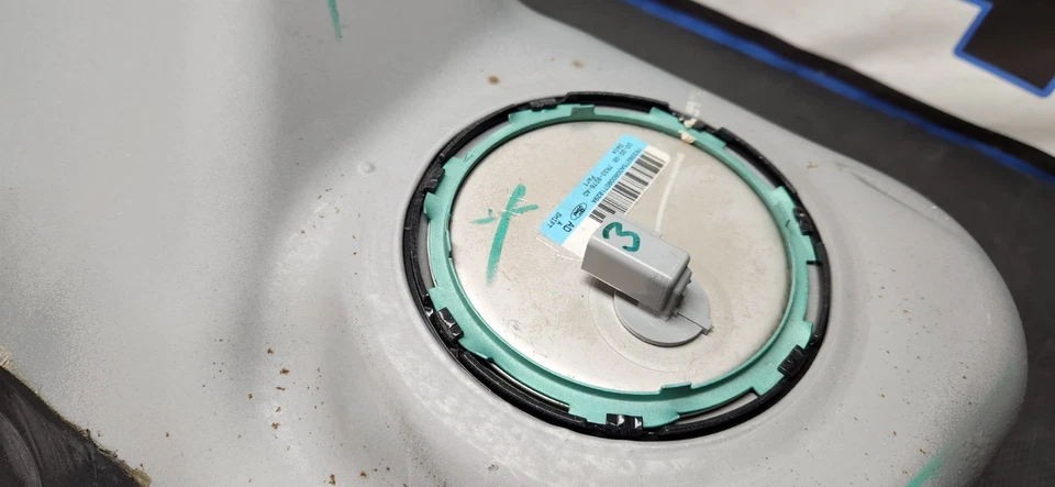 2005 - 2009 年福特野马 GT 油箱带泵完整 20k 英里原始设备制造商 — 第 3/4 张图片