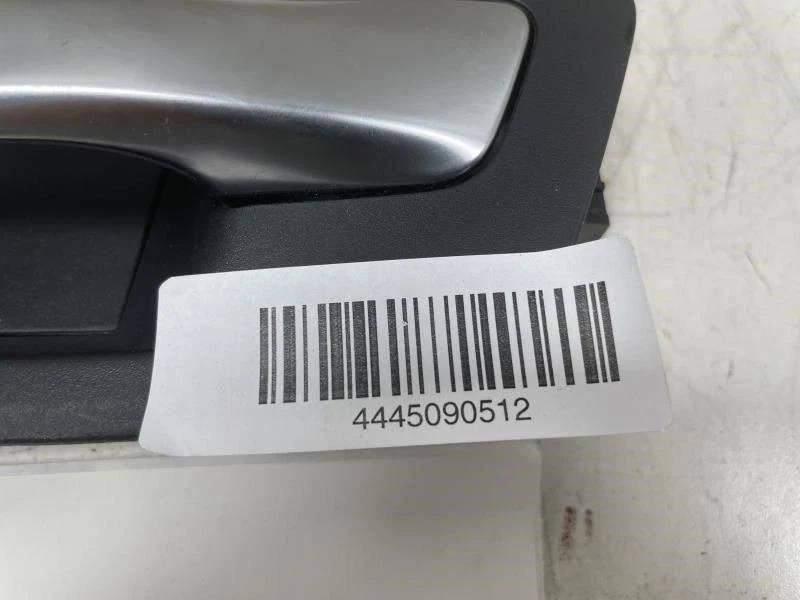 Chrysler 300 2013 manija de puerta interior delantera izquierda lado del conductor OEM+ Foto 2 de 4