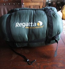 SAC DE COUCHAGE SIMPLE VERT RÉGATE DANS SAC DE TRANSPORT