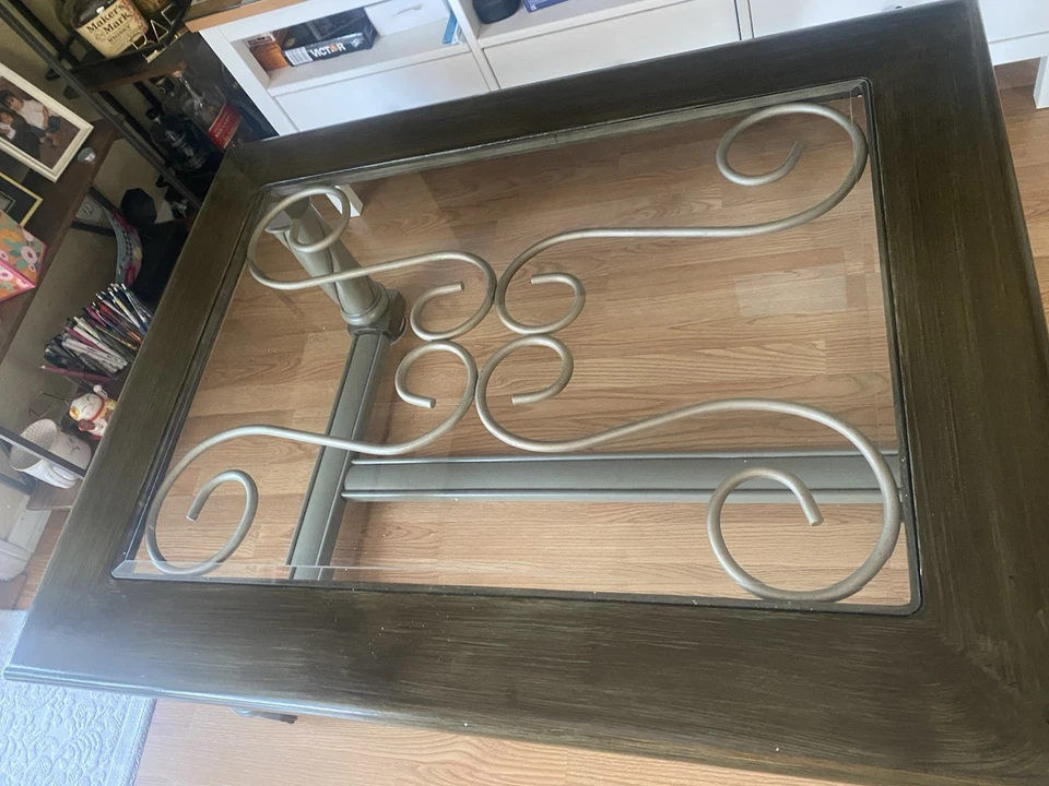 Mesa de centro de colección con tapa de vidrio y diseño de hierro con marco de imitación y madera real Foto 4 de 4