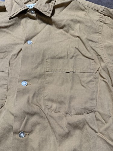 Light brown vintage Fruit Of The Loom men’s button up shirt, size small, with two front chest pockets and button-down collar.