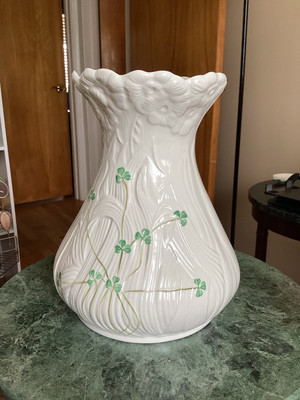 Belleek Ireland Shamrock Daisy Vase With Brown Stamp