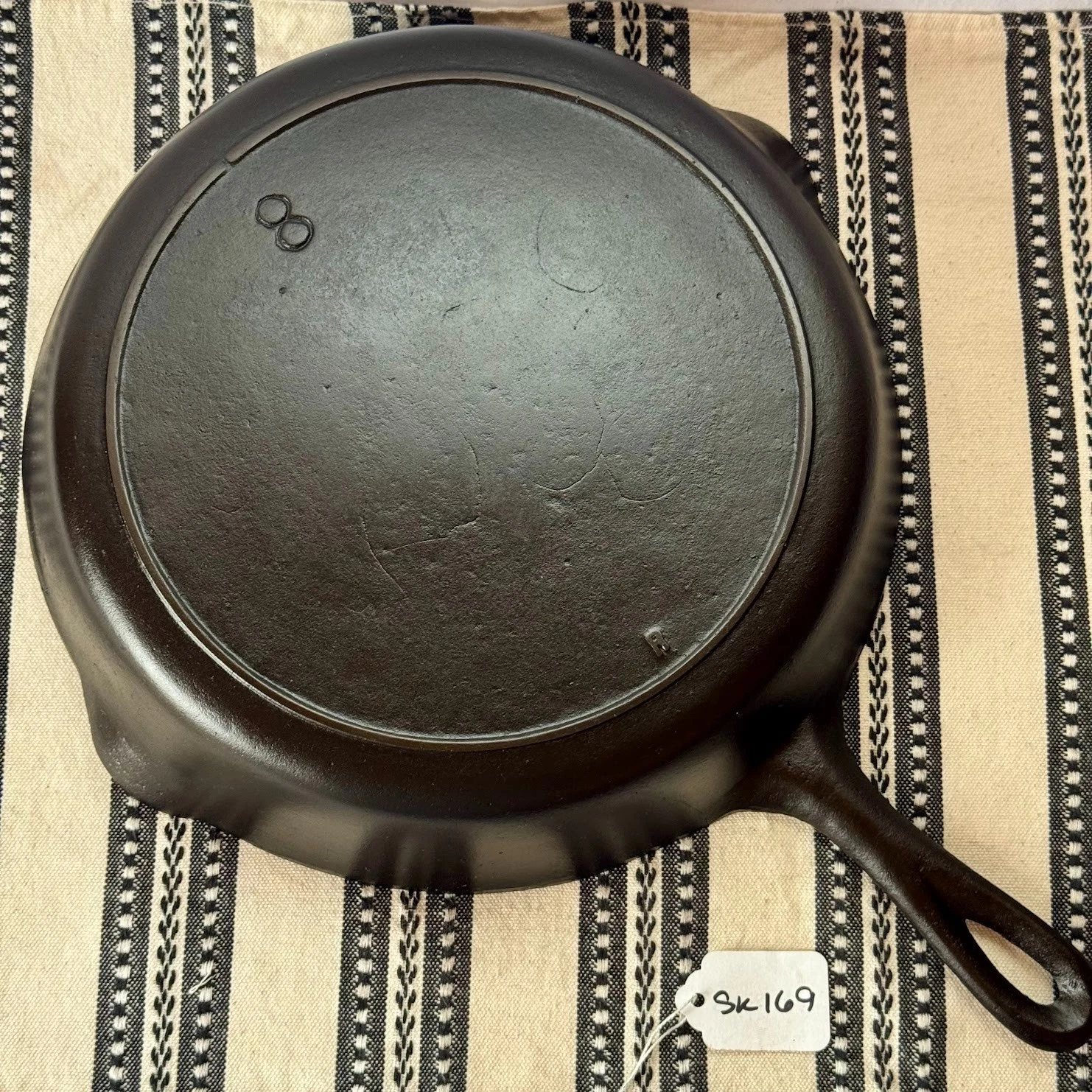 Lodge 1-Notch Cast Iron Skillet No. 8 R **CRACKED**