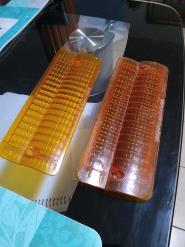 JEEP WAGONEER FRONT SIGNAL LIGHT LENSES - Picture 6 of 13