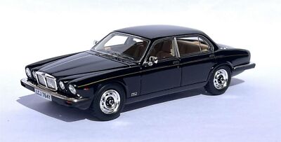 Miniature Jaguar XJ6 SIII 4.2 Damson Beige 1979 – Matrix 1/43, Neuve