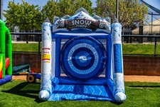 Inflatable Snow Throwing Game Outdoor Inflatable Target Dart Board With Axes