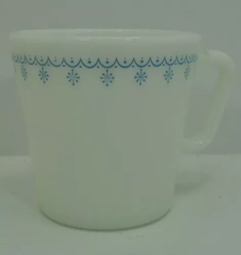 VINTAGE PYREX 8 OZ COFFEE MUG BLUE SNOWFLAKE GARLAND #1410