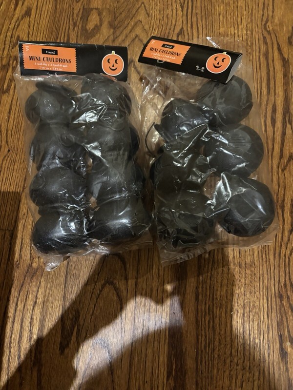 New Halloween Witch Mini Cauldrons Party Favors 14