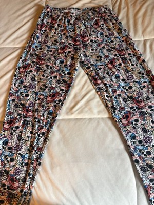 OS Buttery Soft Women s Skull Leggings. So Cute & Comfy!
