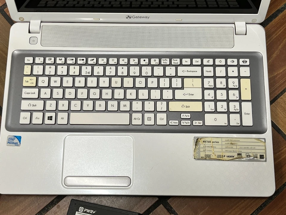 LOTE DE 2: ORDENADOR GATEWAY NV76R26U Y NV76R38U COMO ESTÁ PARA PIEZAS O PROBLEMAS DE REPARACIÓN Foto 2 de 4