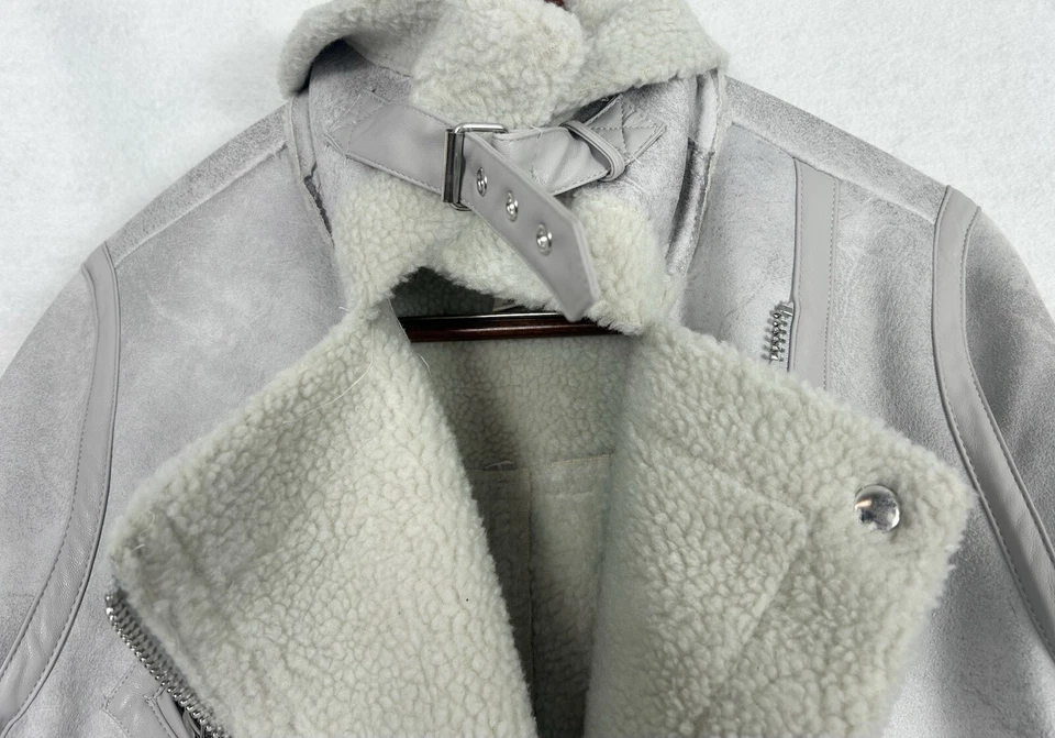 Chaqueta de aviador Urban Outfitters de gran tamaño de cuero sintético gris talla pequeña Foto 4 de 4