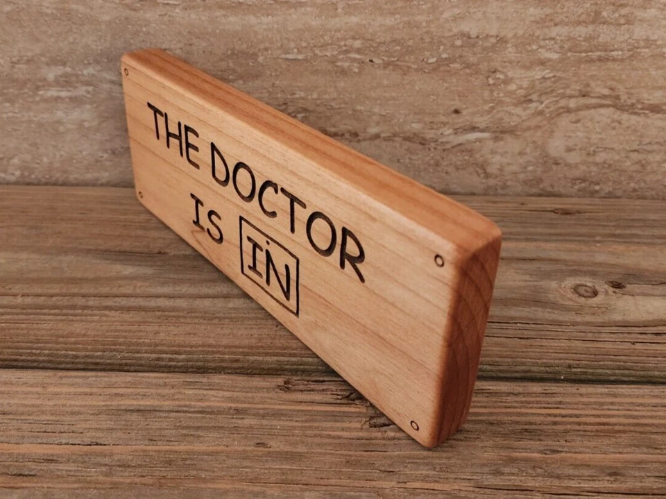 The Doctor Is In Wood Lucy plaque sign, Handmade, Snoopy, Woodstock, Peanuts - Image 2 of 4