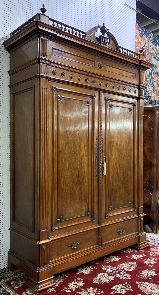 Excepcional guarda-roupa antigo francês de 2 portas Louis XVI nogueira por volta de 1870 - Imagem 2 de 4