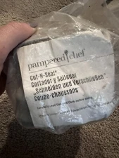 Pampered Chef Cut N Seal Crustless Sandwich Appetizer Maker Plastic -B