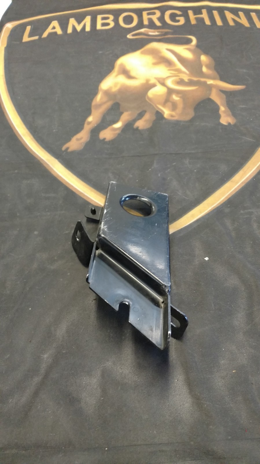 LAMBORGHINI GALLARDO COUPE WINDSCREEN WIPER ARM BRACKET OEM 401955458