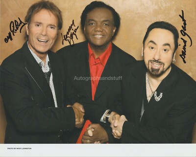 Cliff Richard, Lamont Dozier & David Gest HAND signed 8x10 Foto, Autogramm