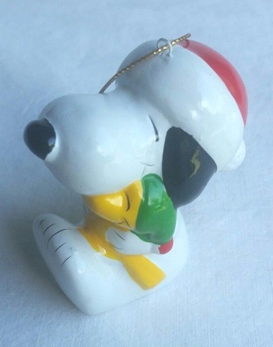 Vintage SNOOPY Hugging Woodstock 1972 Peanuts United Features Ceramic Ornament - Picture 2 of 8