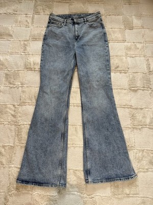 Women s Old Navy Higher High-Rise Flare Jeans White, Size 8