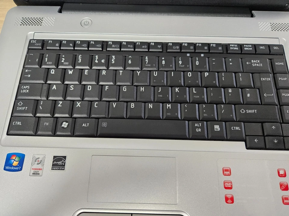 Toshiba Satellite L450-18D - Celeron T3100 - 2GB Ram - No Storage - Image 3 of 4