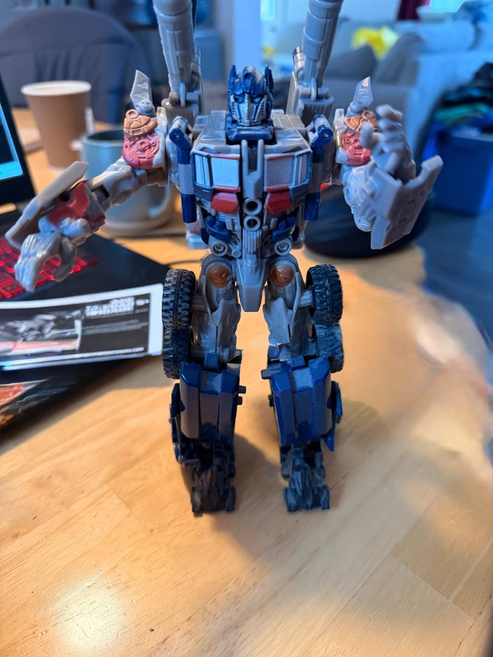 Transformers Voyager Class Defender Optimus Prime - Image 3 of 4