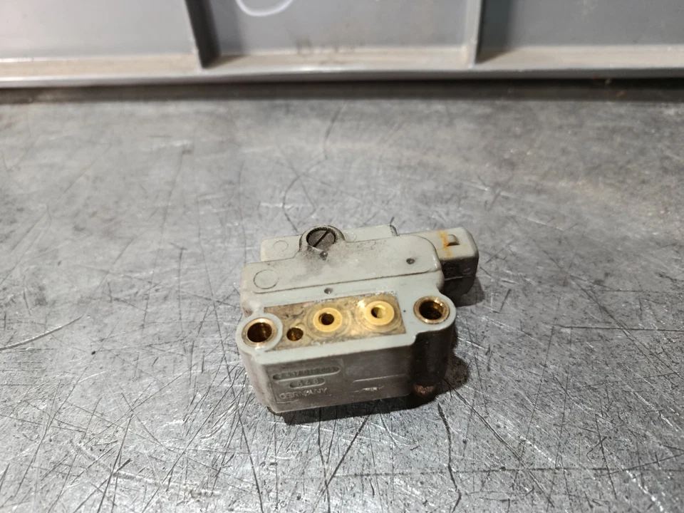 BOSCH Kraftstoff Druck Regler 2437020005 für Mercedes W201 Audi 80 90 B3 100 C4 - Bild 3 von 4