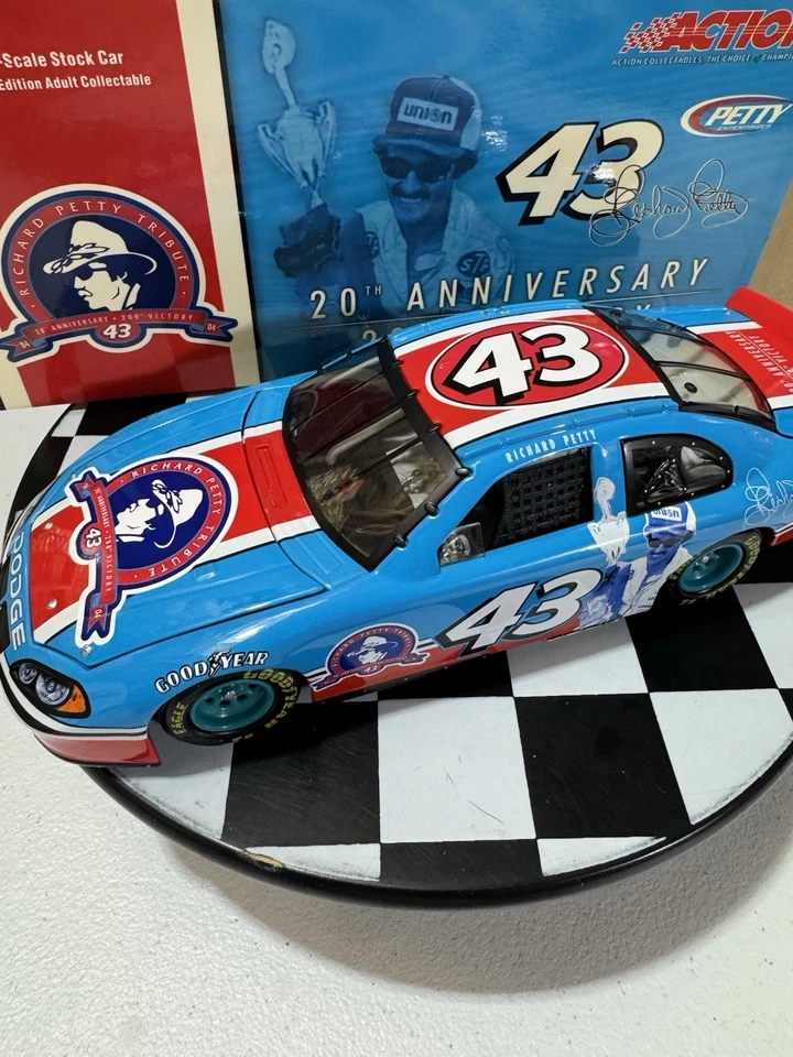 Richard Petty #43 Tributo 200 Aniversario Victoria 2004 1/24 Nascar Diecast Foto 4 de 4