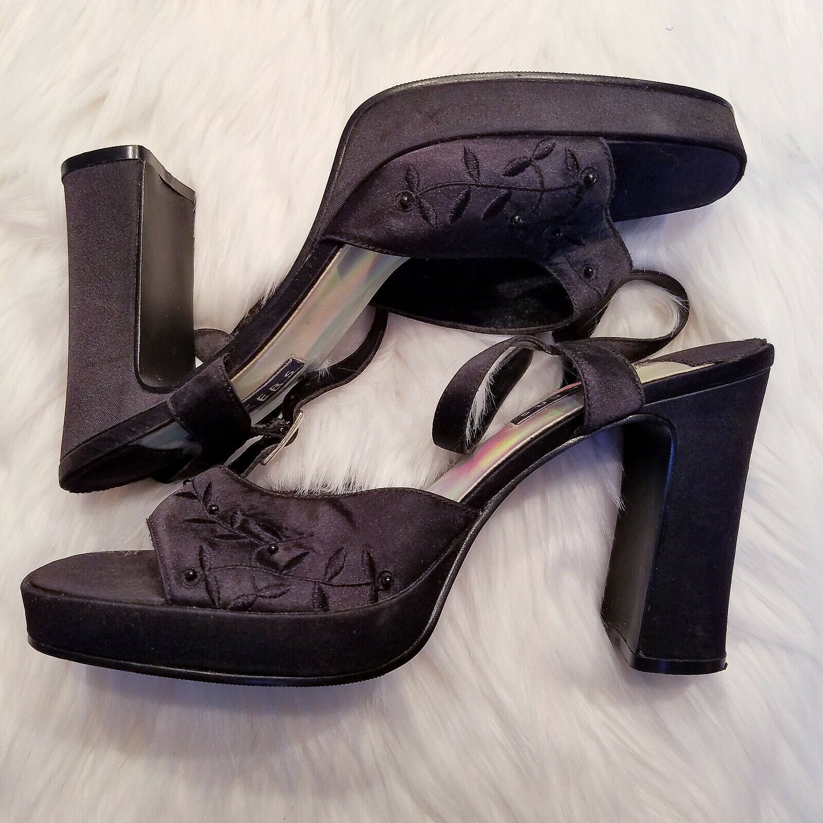 Bakers Heels 9.5B Chrissy Black Fabric Upper Embroide… Gem