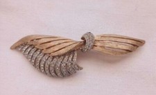 Hattie Carnegie Gold Tone Feather Brooch — listing 6