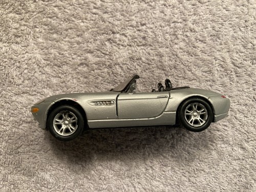 Maisto BMW Z8 Car - Silver - Scale 1:38 - Picture 9 of 12