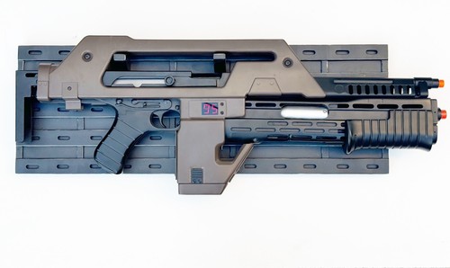ALIENS PULSE RIFLE - M41A HCG HERO Replica Prop Metal #182 of 1000 - Picture 2 of 22