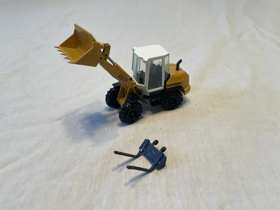 康拉德编号 2883 利勃海尔轮式装载机 L 507 带叉子 — 第 2/4 张图片