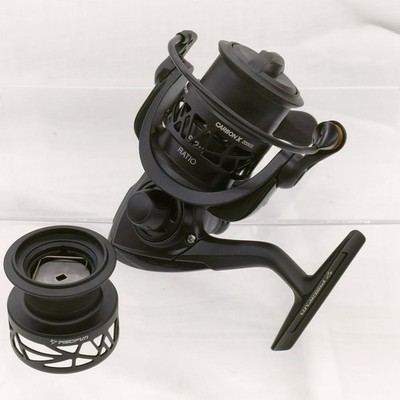PISCIFUN CARBON X 2000S Spinnrolle 5,2:1 mit Ersatzspule 220g aus Japan