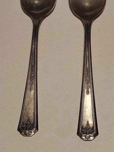 2 Antique Tudor Plate 1924 Queen Bess Pattern  Oneida Community Teaspoons 6" - Picture 3 of 17