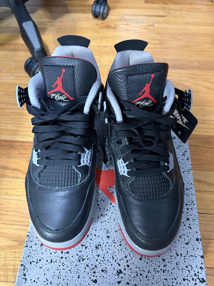 Talla 11 - Air Jordan 4 Retro Bred Reimaginado Foto 3 de 4