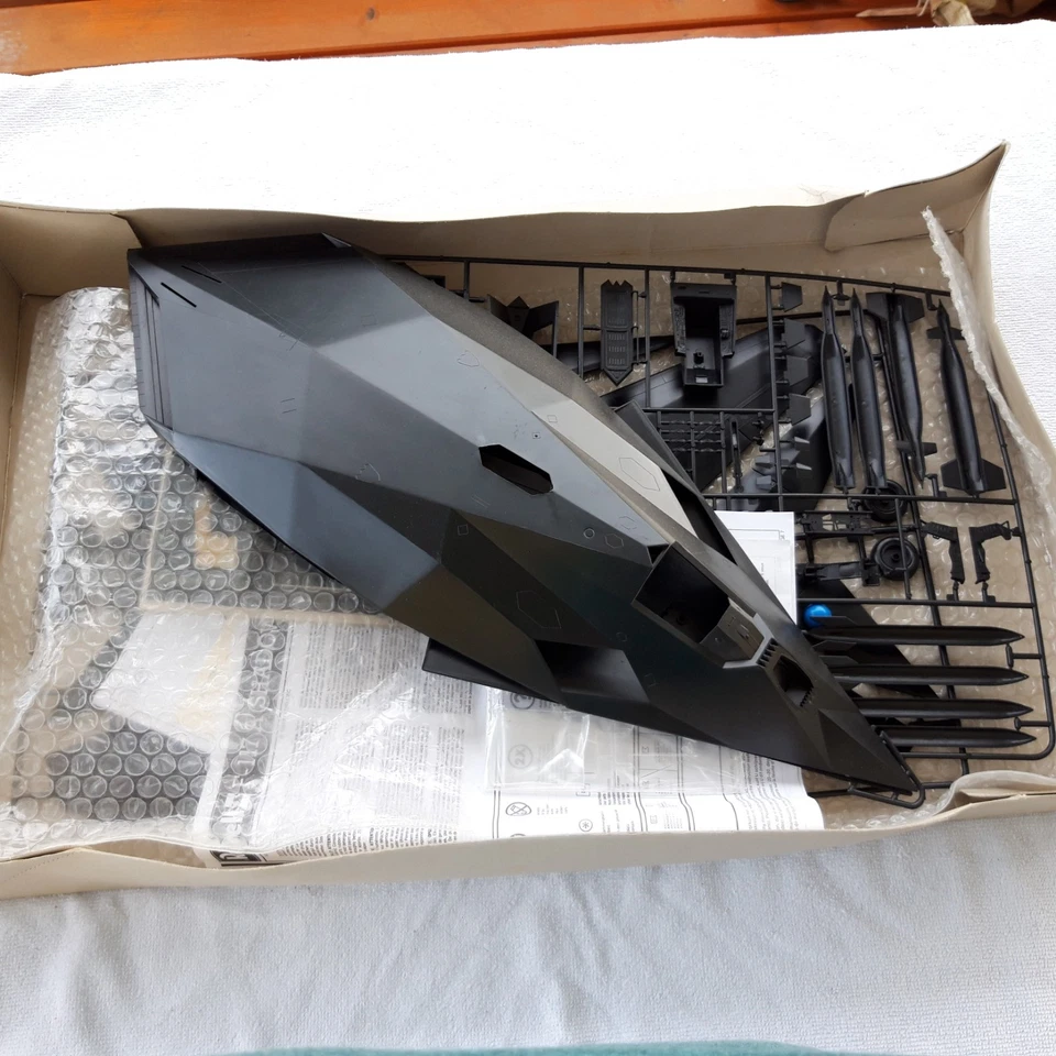 Modellbausatz 04803 Revell "F-114A Shadowhawk" 1:32 - Bild 2 von 4