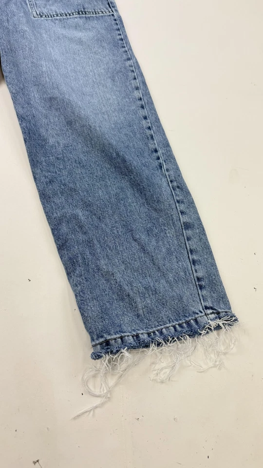 Pantalones de mezclilla GAP para mujer azul medio supersuave fácil pierna ancha dobladillo crudo tirar Foto 3 de 4