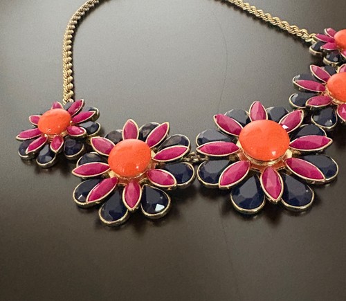 Banana Republic Mad Men TV Show Large Flower Necklace Purple Pink & Orange NEW - Picture 4 of 4