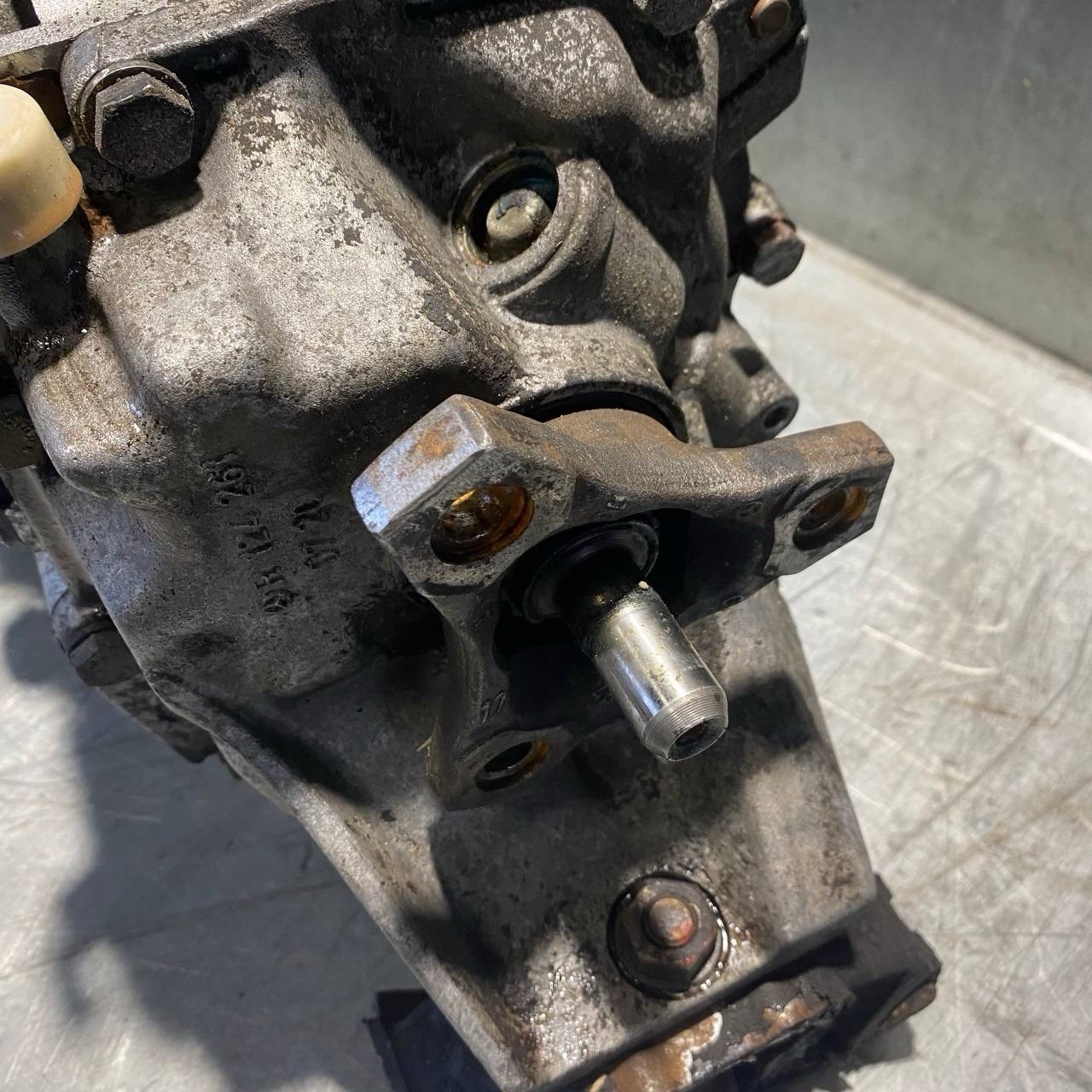 Mercedes-Benz W124 W202 W201 Manual Transmission Gearbox 717.413 5-Speed