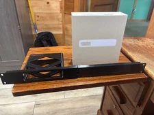 Ubiquiti UniFi Cloud Key Gen2 Plus / 1TB SSD & 1U Rack Mount - UCK-G2-SSD