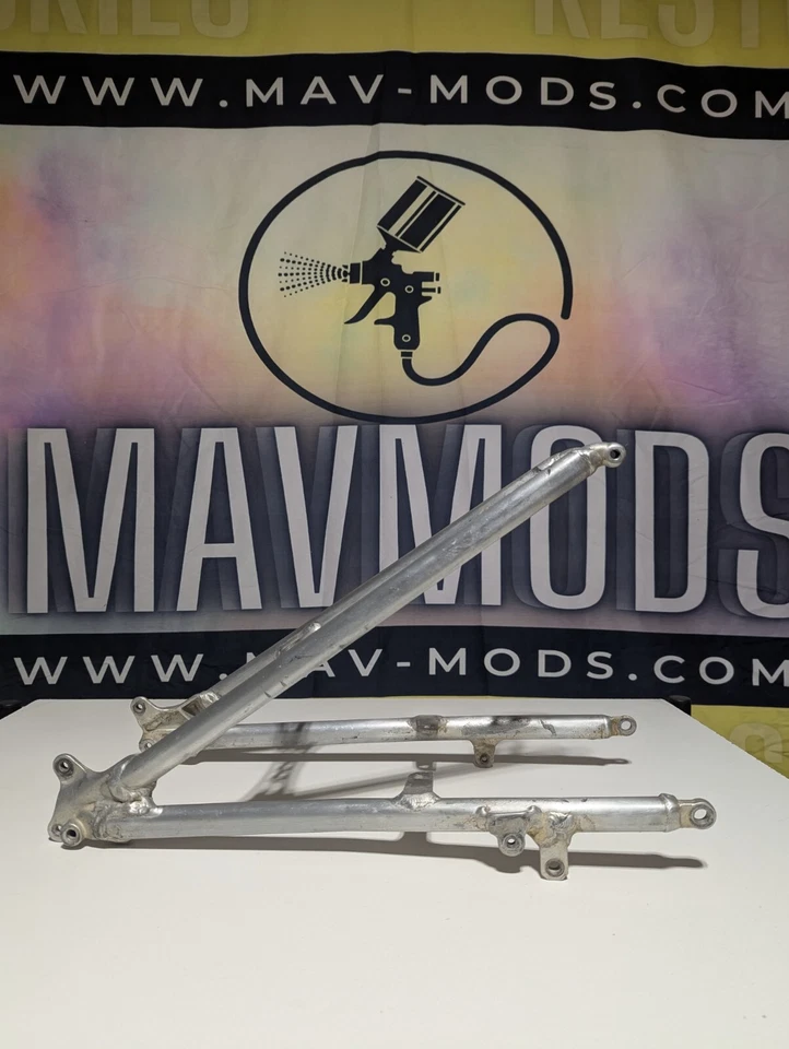 Honda CRF250R CRF 250R 2005 OEM usado subchasis recto subchasis admisión de caja de aire Foto 2 de 4